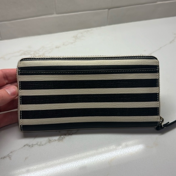 Kate Spade Zip Around Wallet - Picture 2 of 8